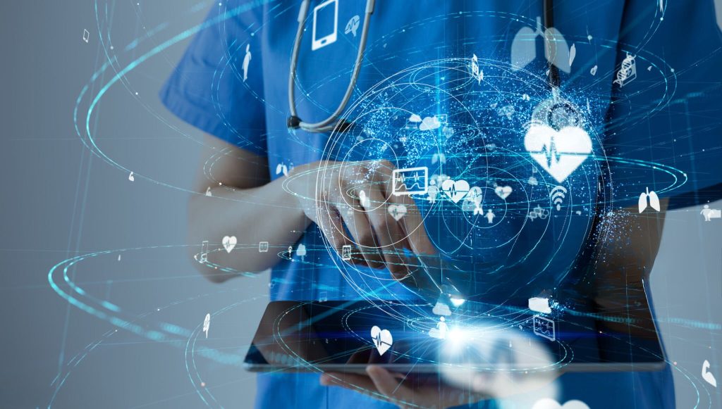 infermiera con tablet che utilizza, connettersi a sensori, internet of medical things